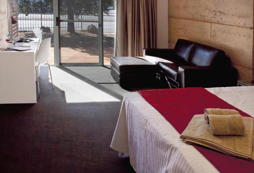 اتاق استاندارد با تخت بزرگ, Crossroads Ecomotel