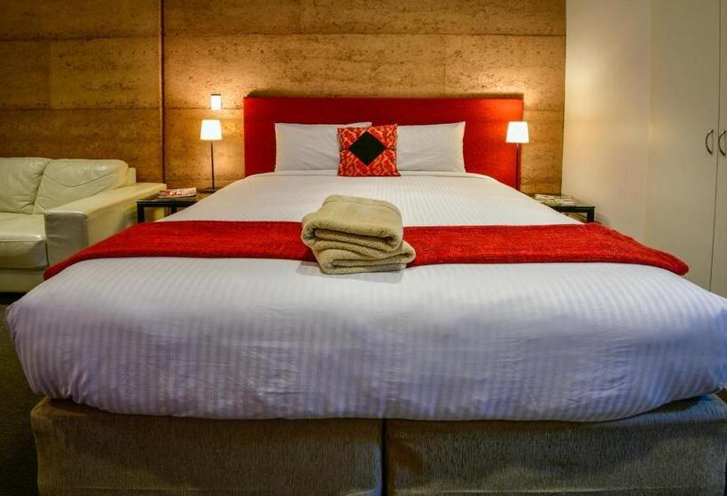 اتاق لوکس با تخت بزرگ, Crossroads Ecomotel