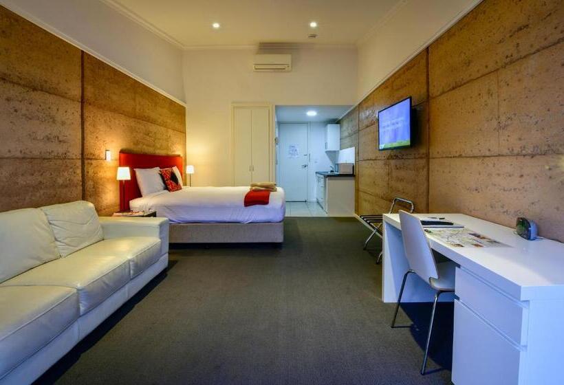 اتاق لوکس با تخت بزرگ, Crossroads Ecomotel