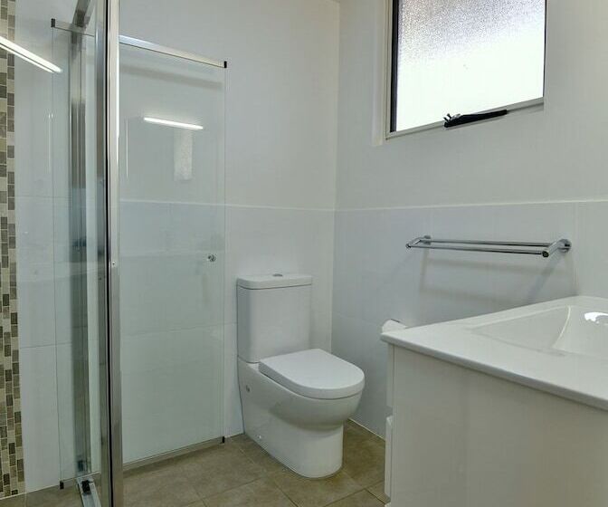 اتاق لوکس, Crossroads Ecomotel