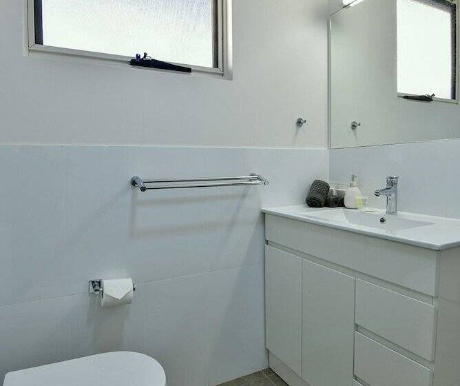 اتاق لوکس, Crossroads Ecomotel