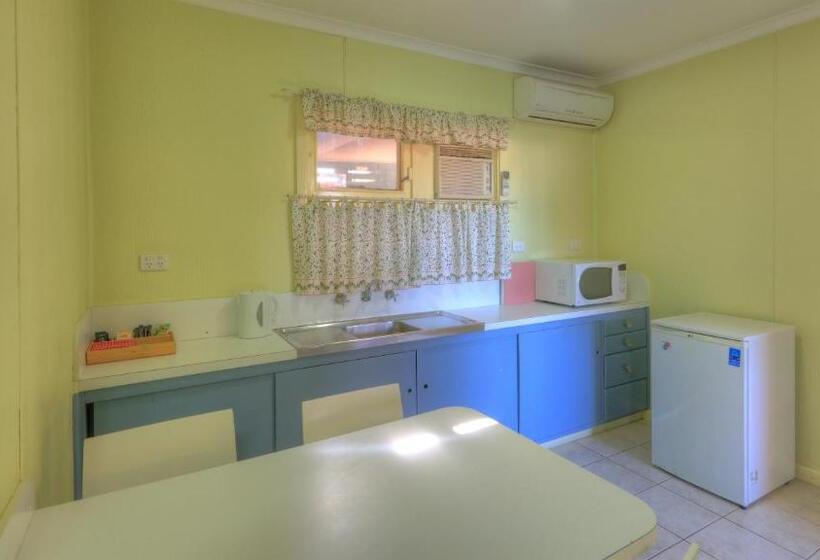 غرفة عائلية, High Street Motel