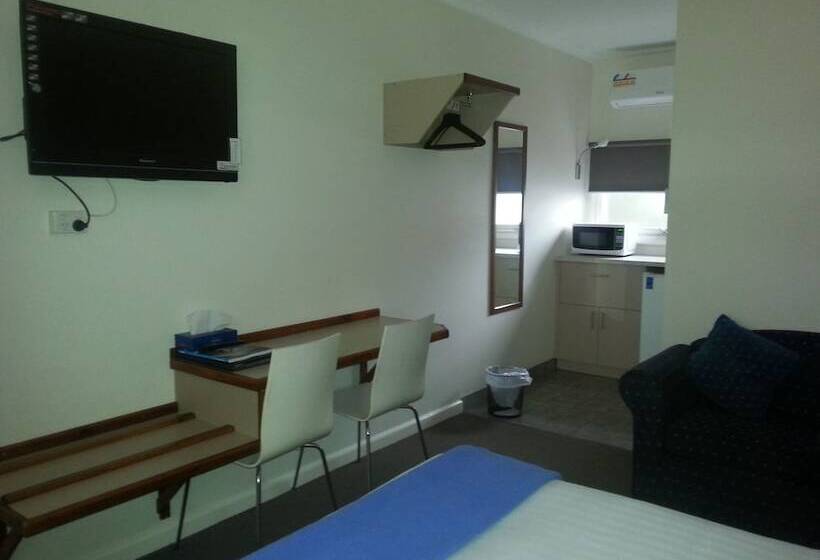 جناح, High Street Motel