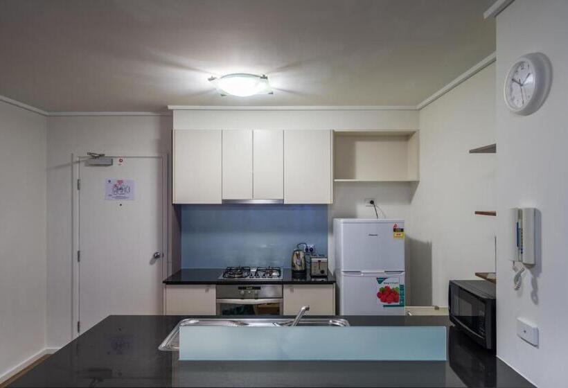 דירת שני חדרים, Imsa Group