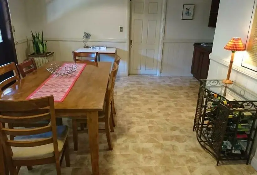 ２ベッドルームアパートメント, Maleny