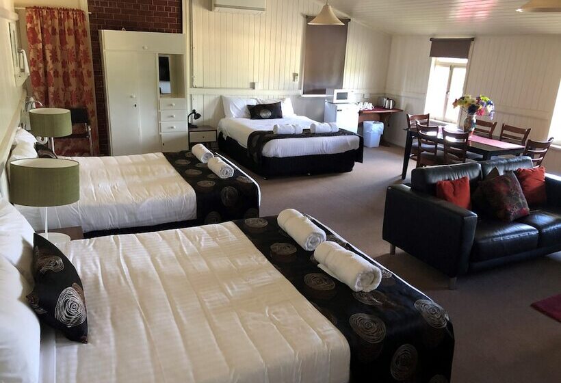 패밀리 룸 공용 욕실, Maleny