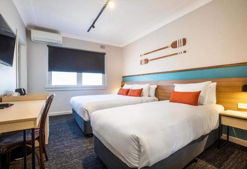 스탠다드 스튜디오 퀸 침대, Nightcap At Ocean Beach