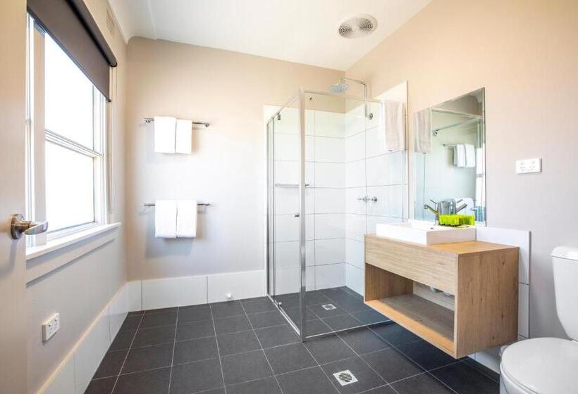 스탠다드 스튜디오 퀸 침대, Nightcap At Ocean Beach