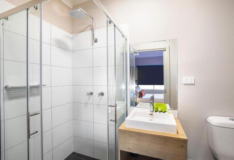 스탠다드 스튜디오, Nightcap At Ocean Beach