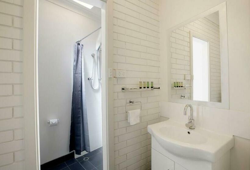 스탠다드 스튜디오 킹침대, Nightcap At Playford Tavern