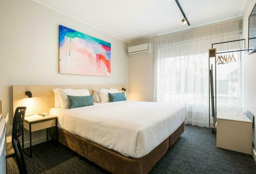 스탠다드 스튜디오 킹침대, Nightcap At Playford Tavern