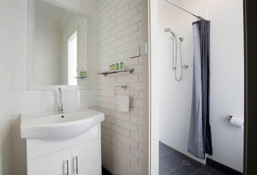 스탠다드 스튜디오, Nightcap At Playford Tavern