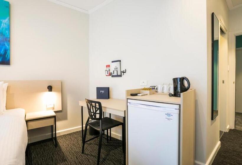 스탠다드 스튜디오, Nightcap At Playford Tavern