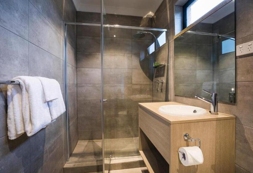 스탠다드 스튜디오, Nightcap At Playford Tavern