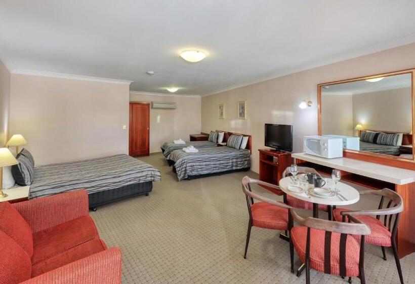 חדר משפחתי, Southern Comfort Motor Inn