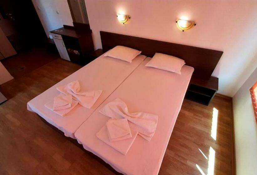 Номер Стандарт с Балконом, Adri Guest House