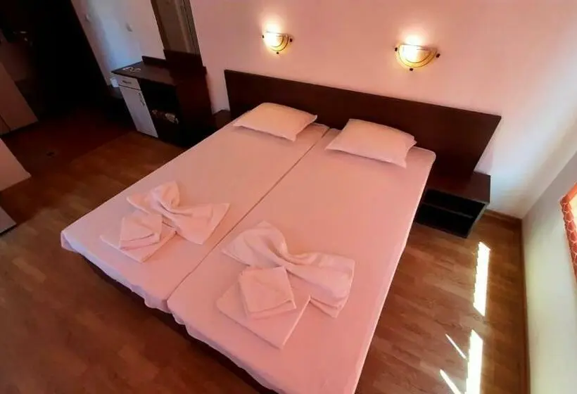 اتاق استاندارد با بالکن, Adri Guest House