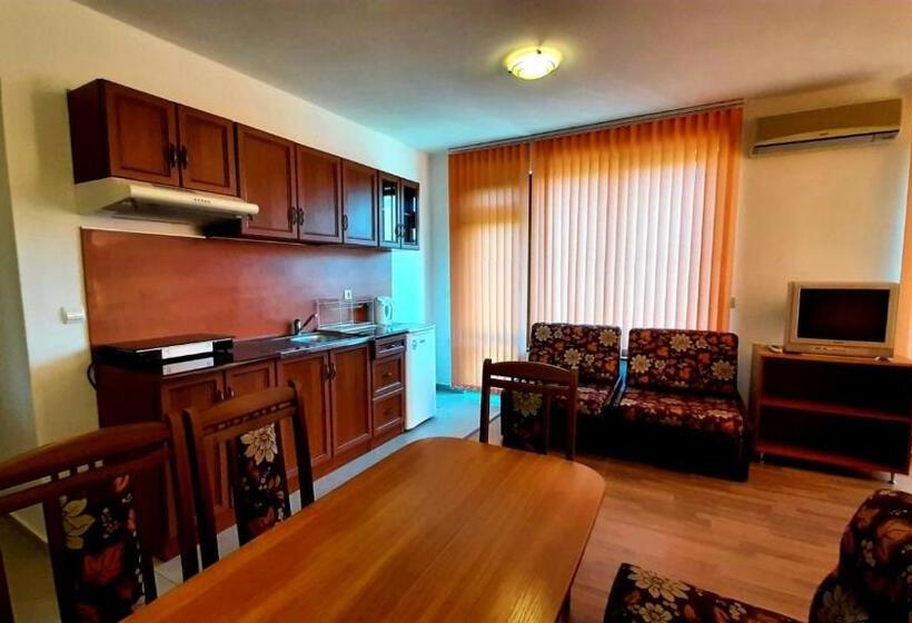 Студио Стандарт с Террасой, Adri Guest House