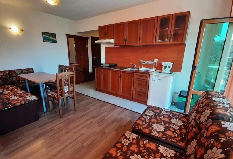 Студио Стандарт с Террасой, Adri Guest House