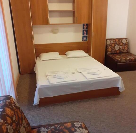 Студио Стандарт с Террасой, Adri Guest House