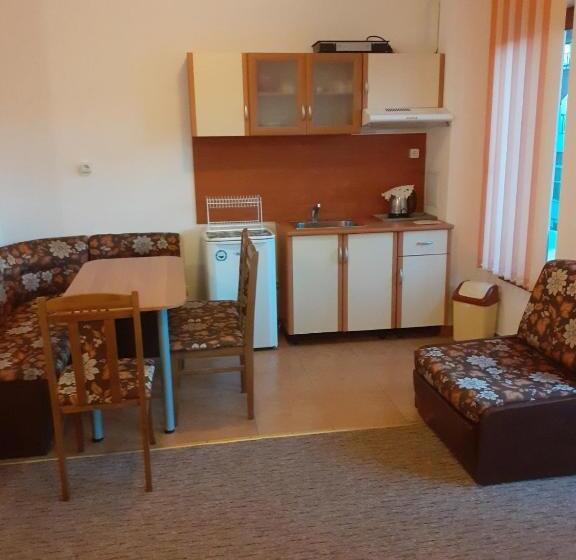 Студио Стандарт с Террасой, Adri Guest House