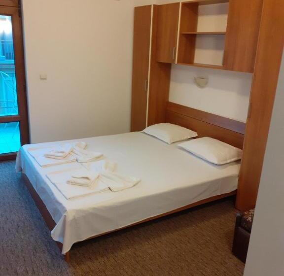 Студио Стандарт с Террасой, Adri Guest House
