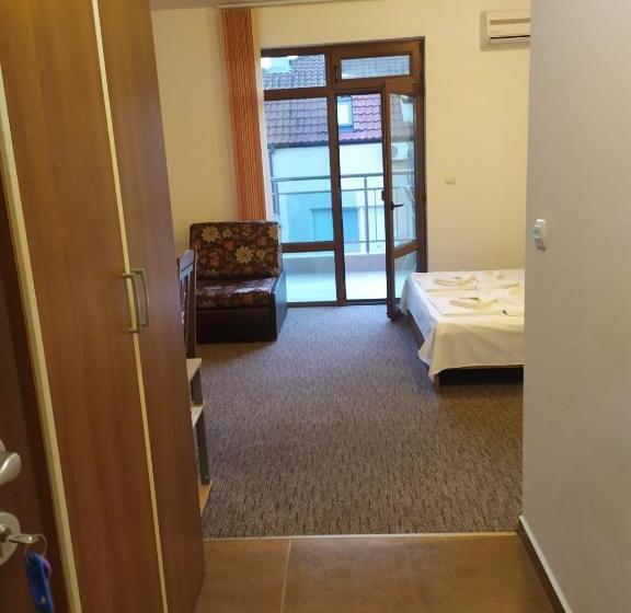 Студио Стандарт с Террасой, Adri Guest House