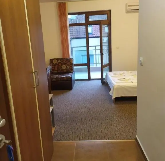استودیو استاندارد با تراس, Adri Guest House