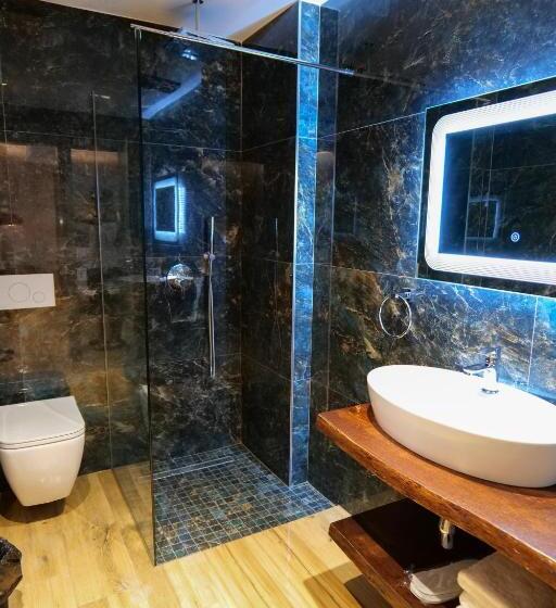 سوییت لوکس, Bora Bora Hotel Ksamil