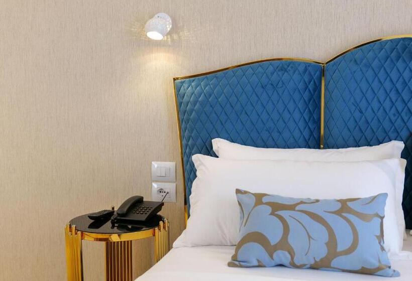 سوییت لوکس, Bora Bora Hotel Ksamil