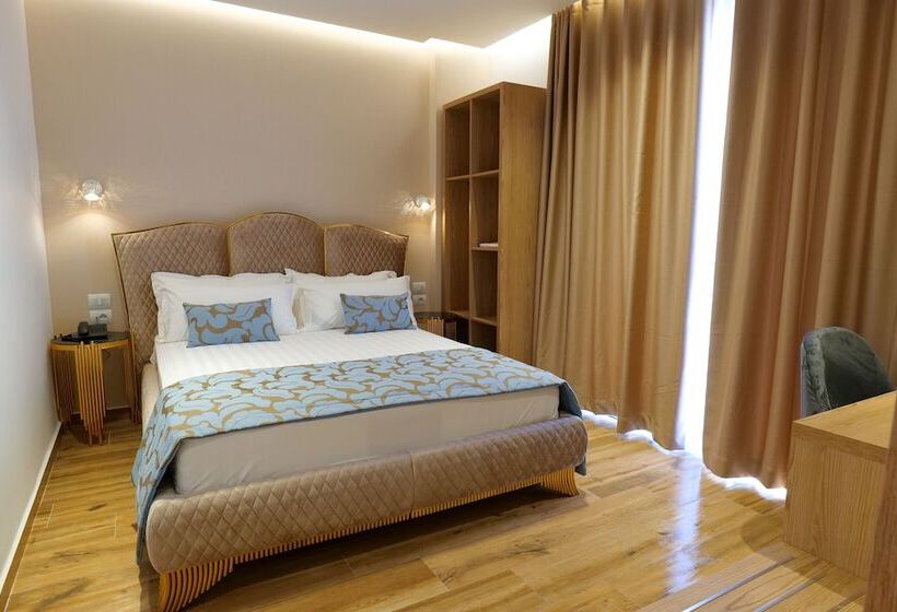 سوییت لوکس, Bora Bora Hotel Ksamil