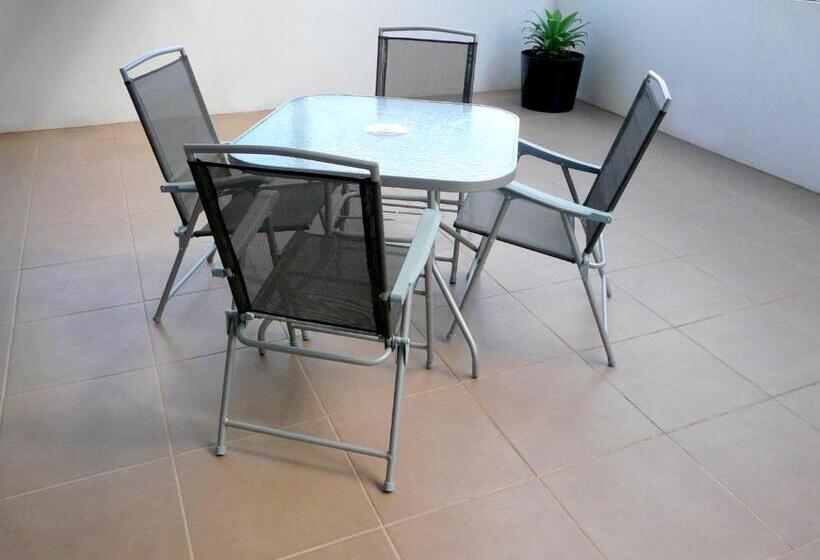 침실 3개 아파트, Monterey Apartments Moranbah