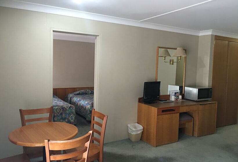 חדר משפחתי, Club Inn Motel