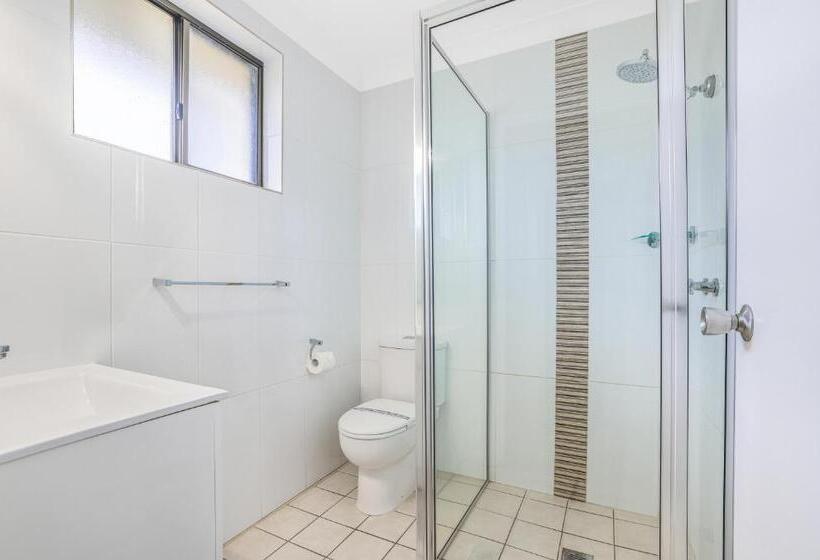 اتاق خانوادگی, Stagecoach Inn Motel