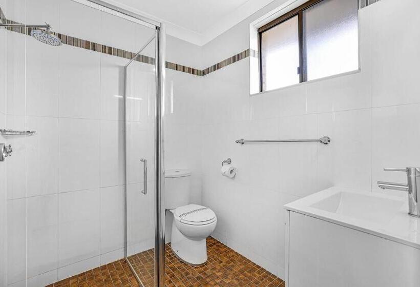 سوئیت با تخت بزرگ, Stagecoach Inn Motel