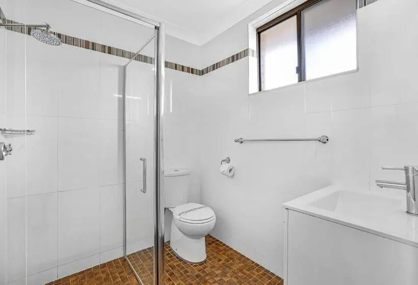 سوئیت با تخت بزرگ, Stagecoach Inn Motel