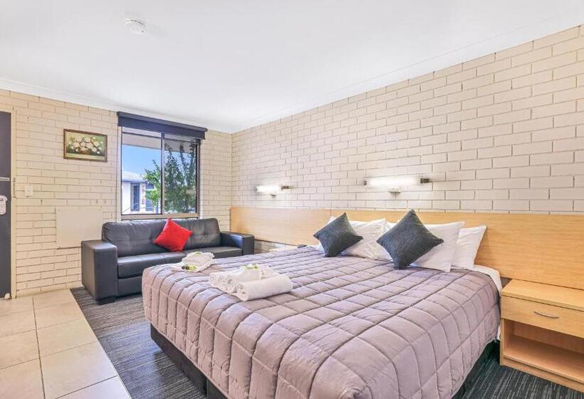 سوئیت با تخت بزرگ, Stagecoach Inn Motel