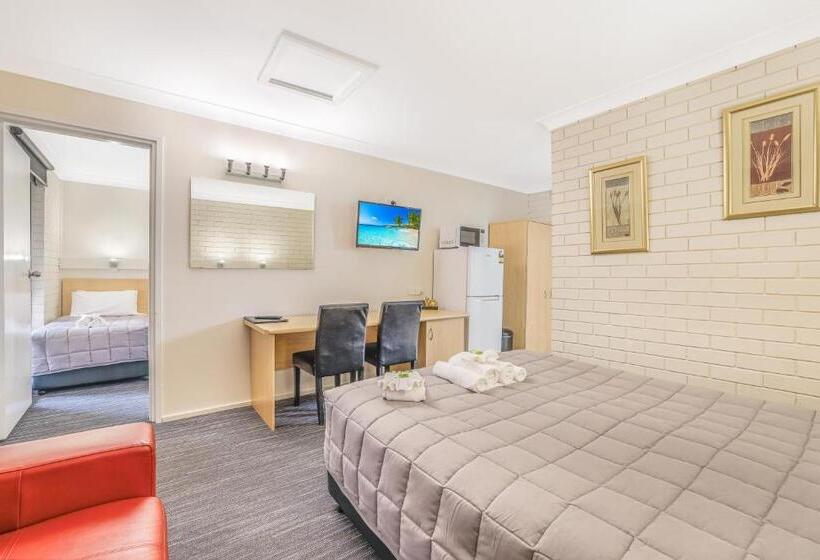 سوئیت جونیور خانوادگی, Stagecoach Inn Motel