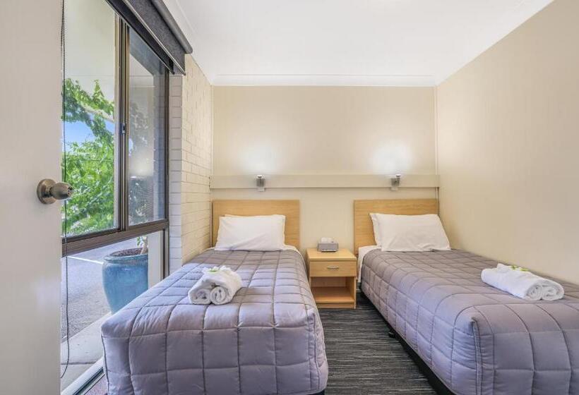 سوئیت جونیور خانوادگی, Stagecoach Inn Motel