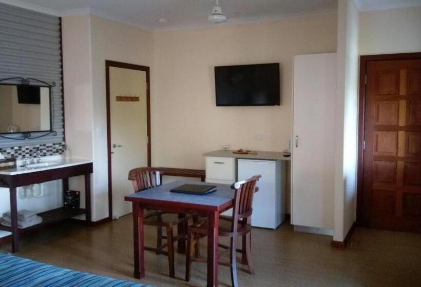 اتاق لوکس با بالکن, The Courthouse Bed & Breakfast