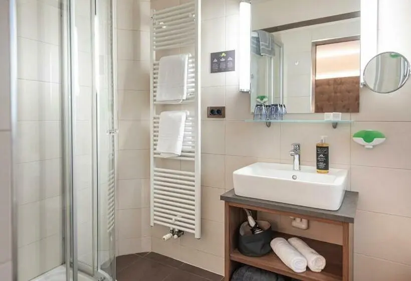 バルコニー付きスタンダードルーム, Vitalpina Hotel Waldhof