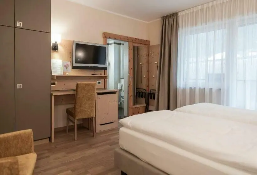 バルコニー付きスタンダードルーム, Vitalpina Hotel Waldhof