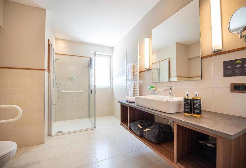 חדר סטנדרט עם מרפסת, Vitalpina Hotel Waldhof