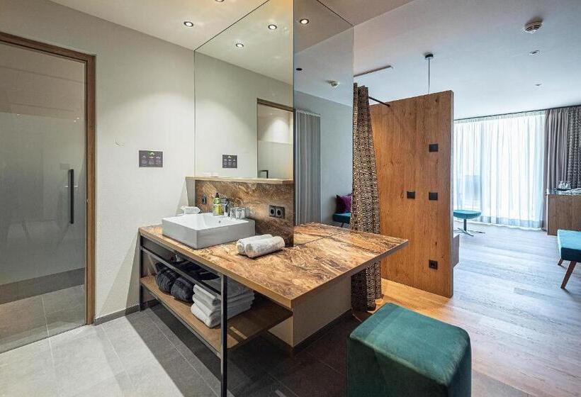 חדר דלוקס עם מרפסת, Vitalpina Hotel Waldhof