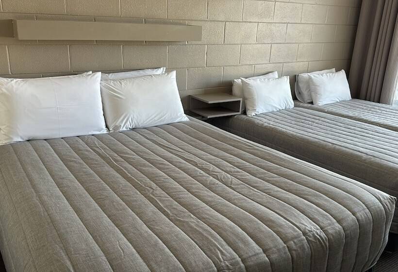 غرفة عائلية, Admella Motel