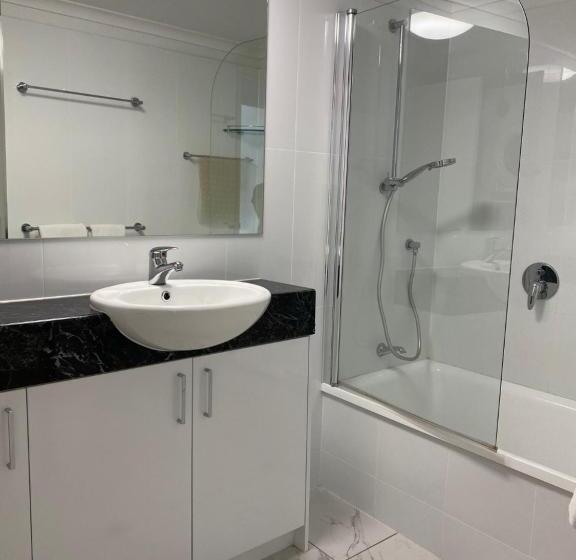 דירת שלושה חדרים, Belvedere Apartments