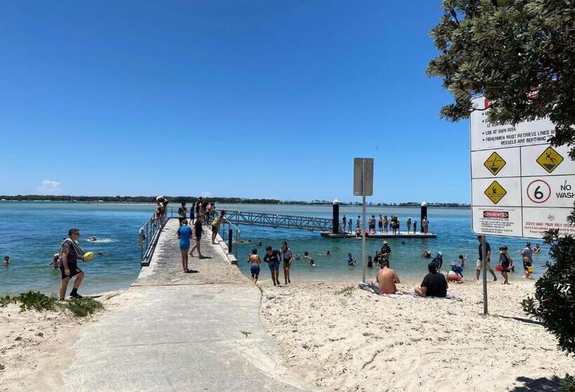 דירת חדר בקומת קרקע, Belvedere Apartments