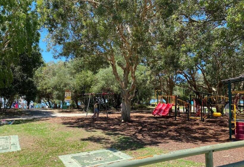 דירת שלושה חדרים, Belvedere Apartments