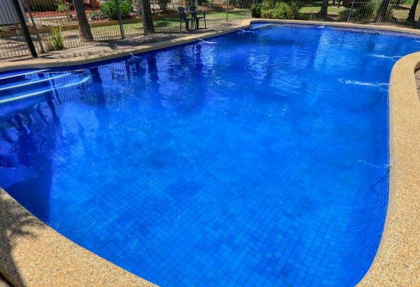 דירת חדר, Executive Hideaway