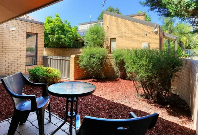 דירת חדר, Executive Hideaway